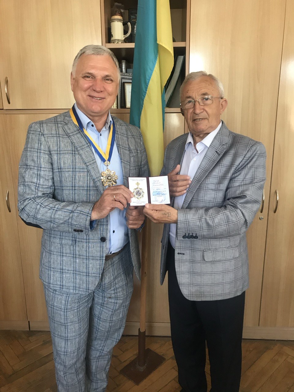 Михайіл Кубара з нагородою «Видатний адвокат України»